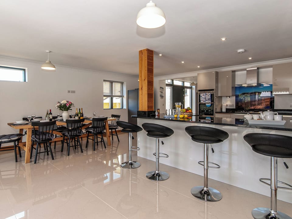 Dining Area | Llygaid-yr-Haul at Parrog Point, Newport, Pembrokeshire Coast