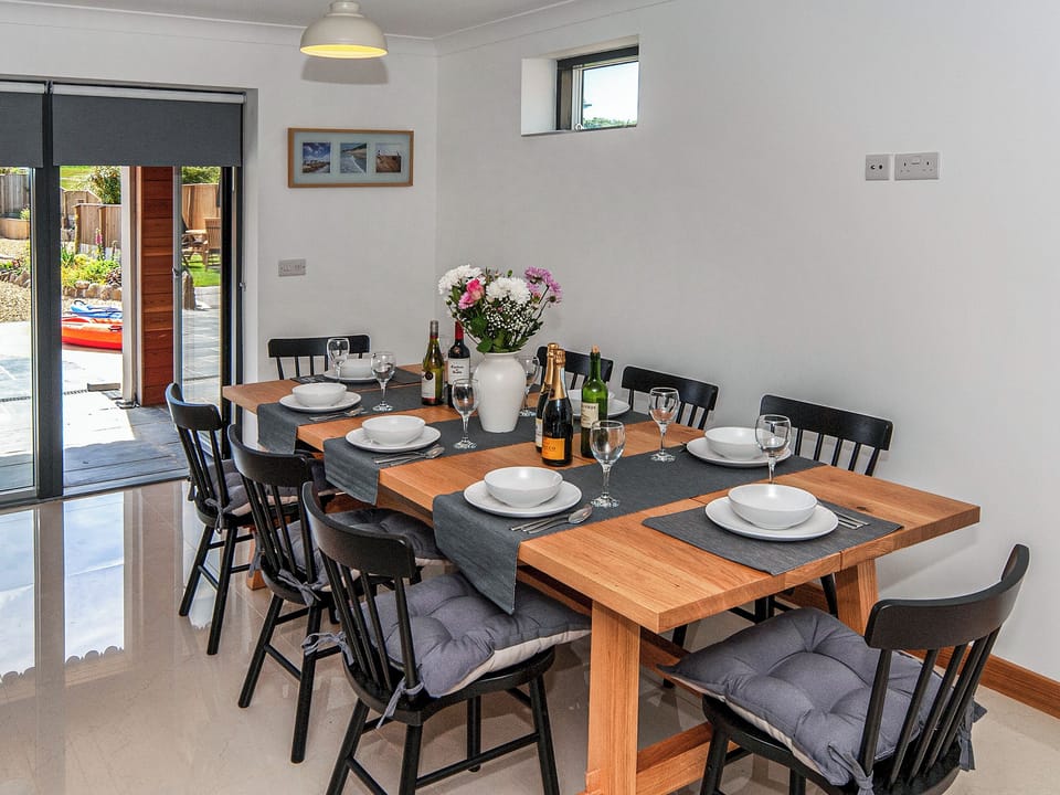 Dining Area | Llygaid-yr-Haul at Parrog Point, Newport, Pembrokeshire Coast