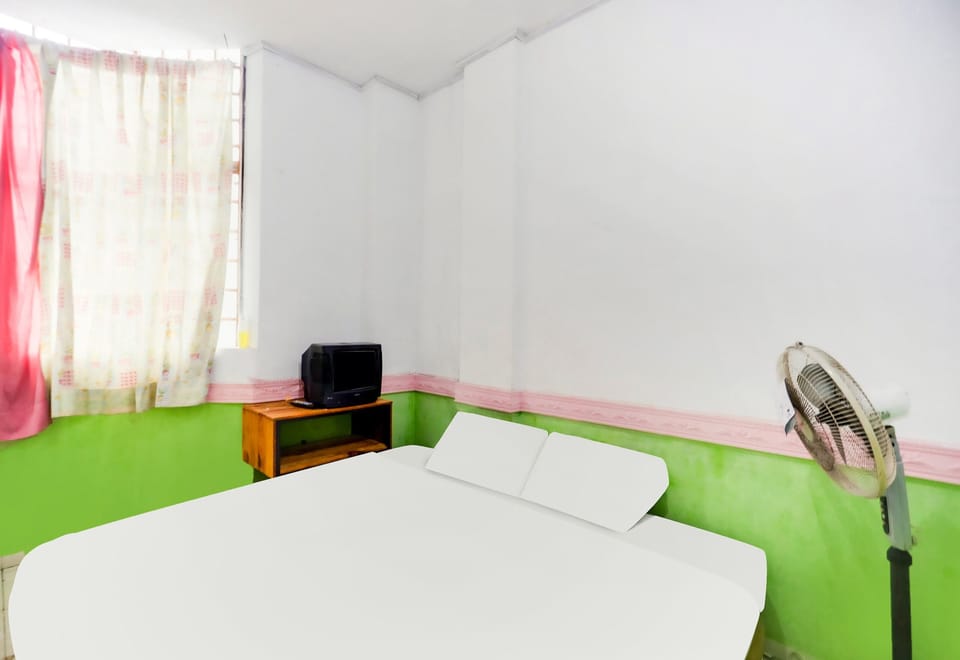 Double Room | Desk, laptop workspace, WiFi (free), bed sheets