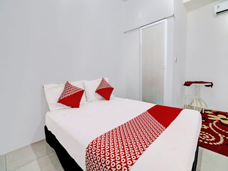 Standard Double Room | Desk, laptop workspace, blackout drapes, WiFi (free)