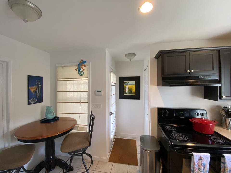 Kitchen/Dining Area