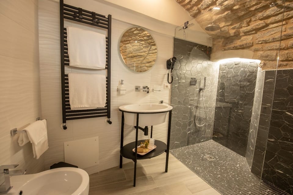 Exclusive Studio Suite | Bathroom | Shower, hair dryer, bathrobes, bidet