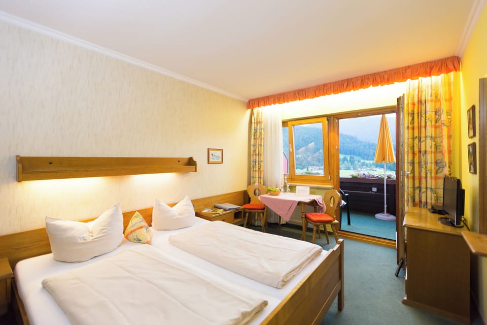 Comfort Double Room, Balcony (Sonn) | Blackout drapes, cribs/infant beds, free WiFi, bed sheets