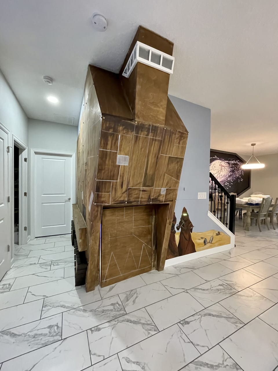 Interactive Jawa Sand Crawler play room (2)