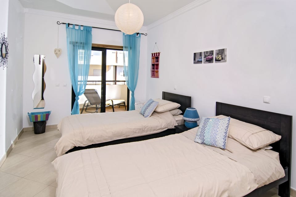 Bedroom with two single beds and access to the balcony