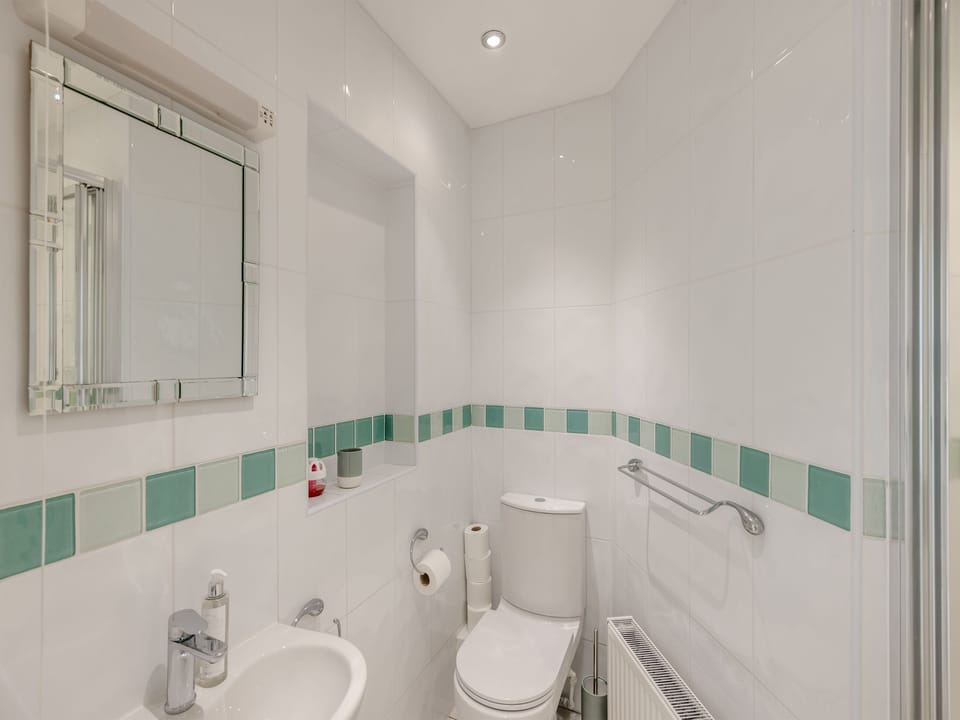 En-suite | Dyffryn Cain, Aberystwyth