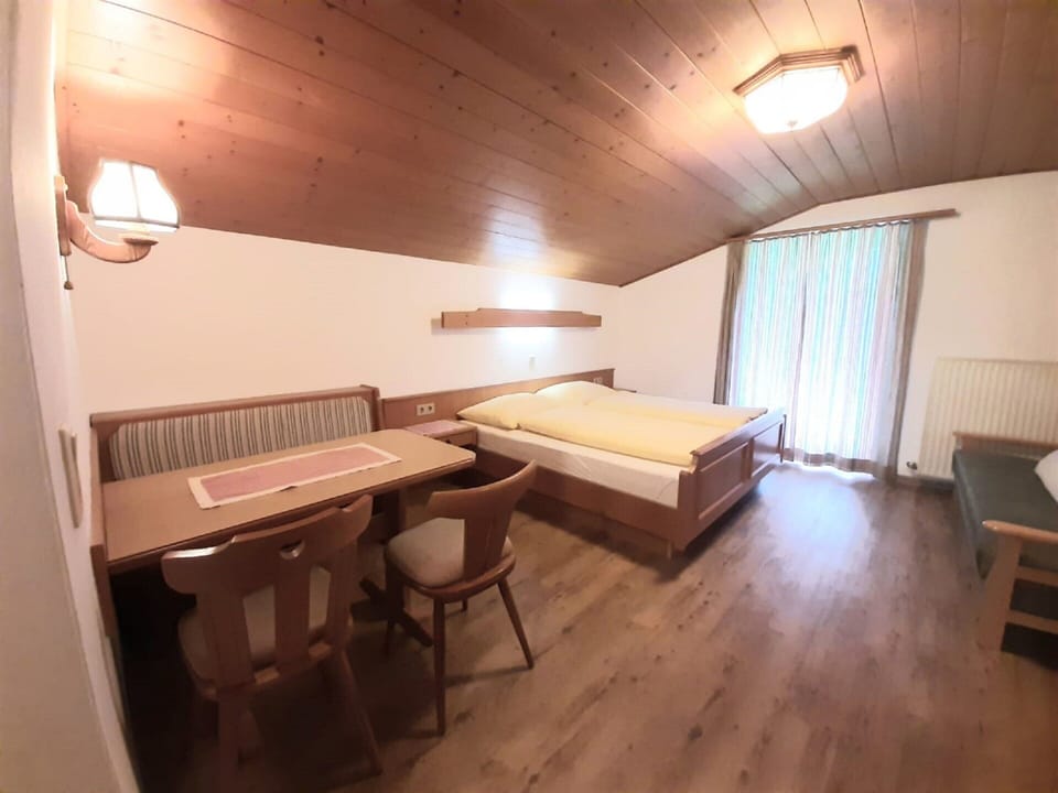 Apartment | 1 bedroom, bed sheets