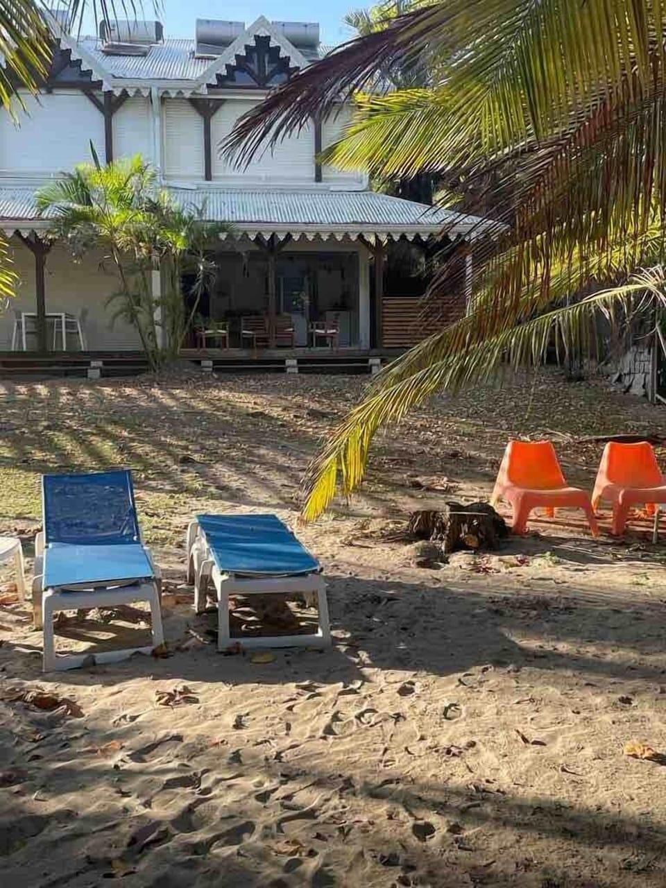 Le jardin donnant directement sur la plage
