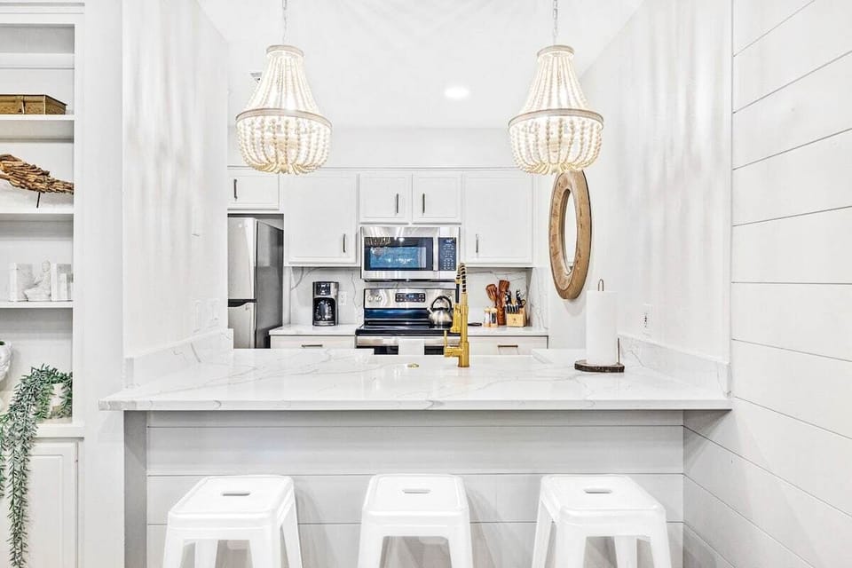Enjoy this luxurious kitchen with new appliances and all your kitchen needs. It's almost as beautiful as the white sand and aqua blue beaches of 30A. 