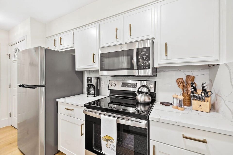 The brand new kitchen has all your cooking and eating needs. 