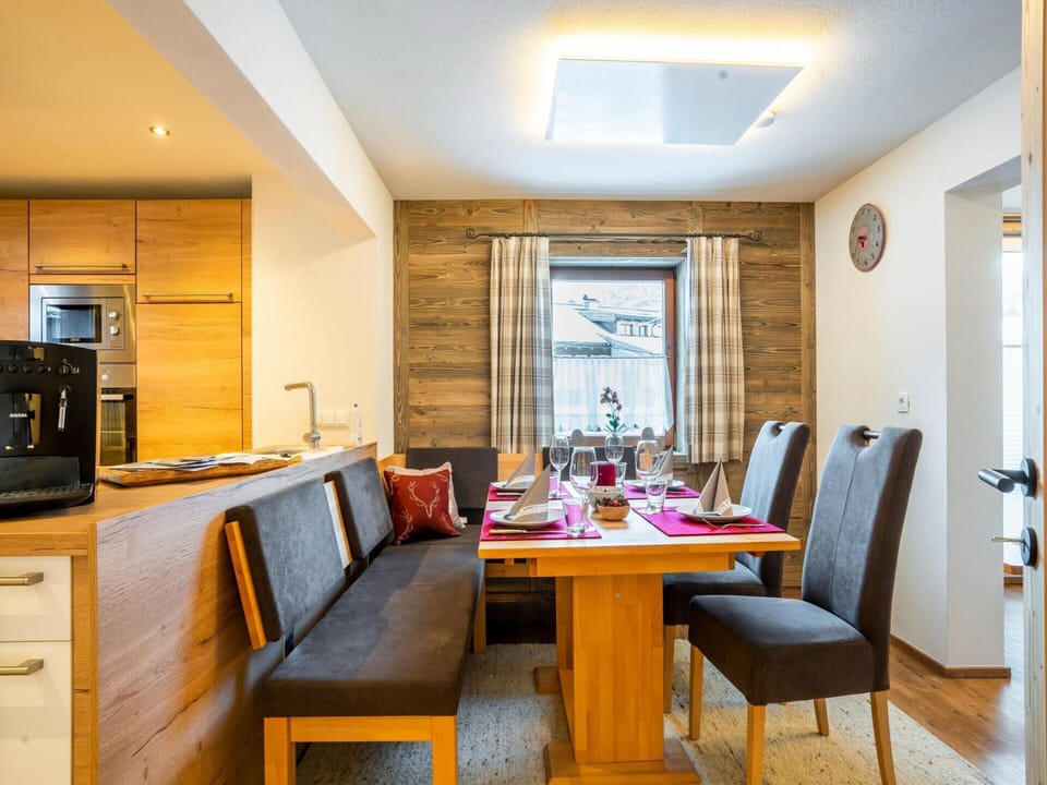 Apartment | Dining