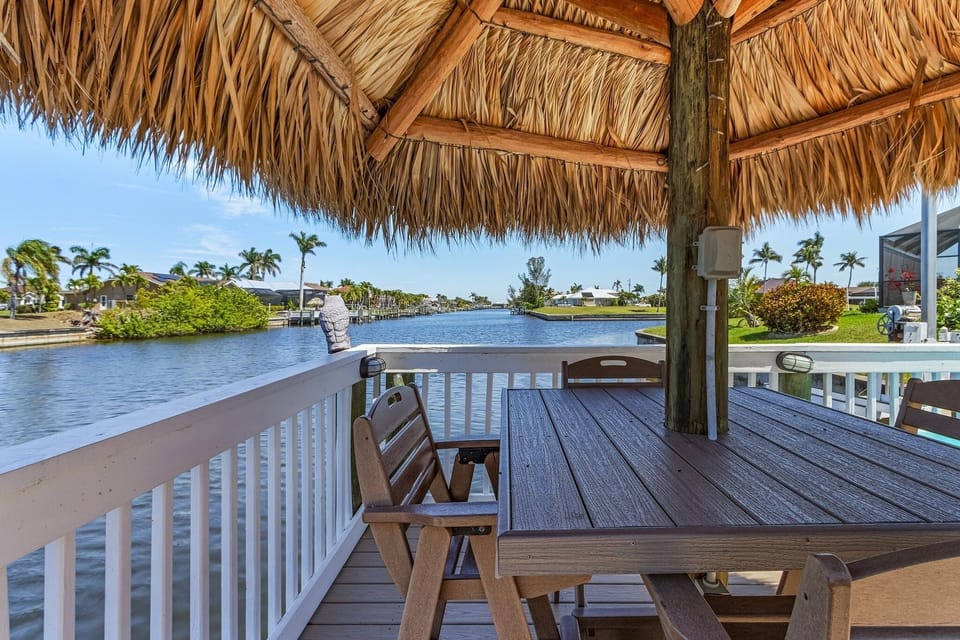Tiki hut and multi intersecting canal views