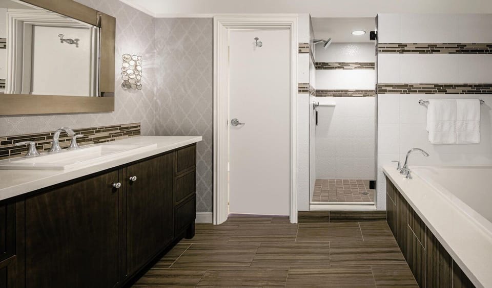 FAB Executive Suite Bathroom.jfif