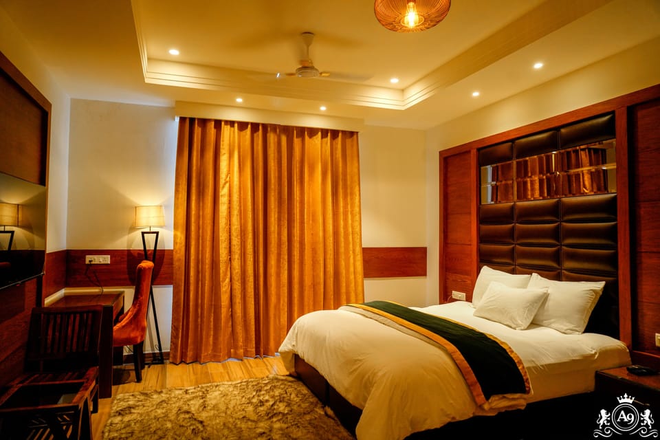 Deluxe Room, 1 King Bed, City View | Soundproofing, free WiFi, bed sheets
