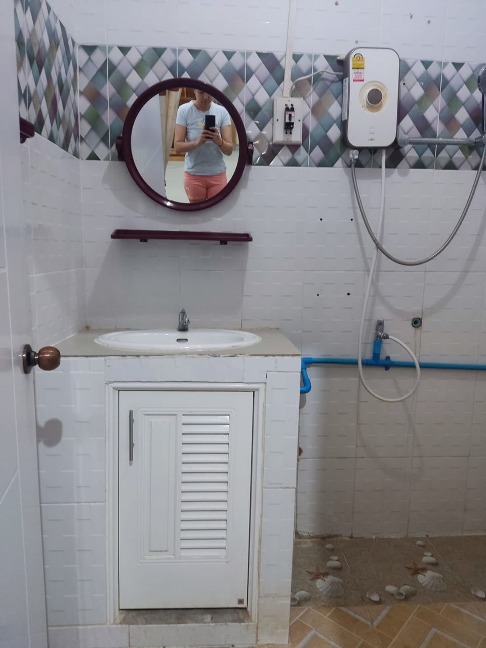 Standard 2 Beds for 4 people | Bathroom | Shower, hydromassage showerhead, free toiletries, slippers