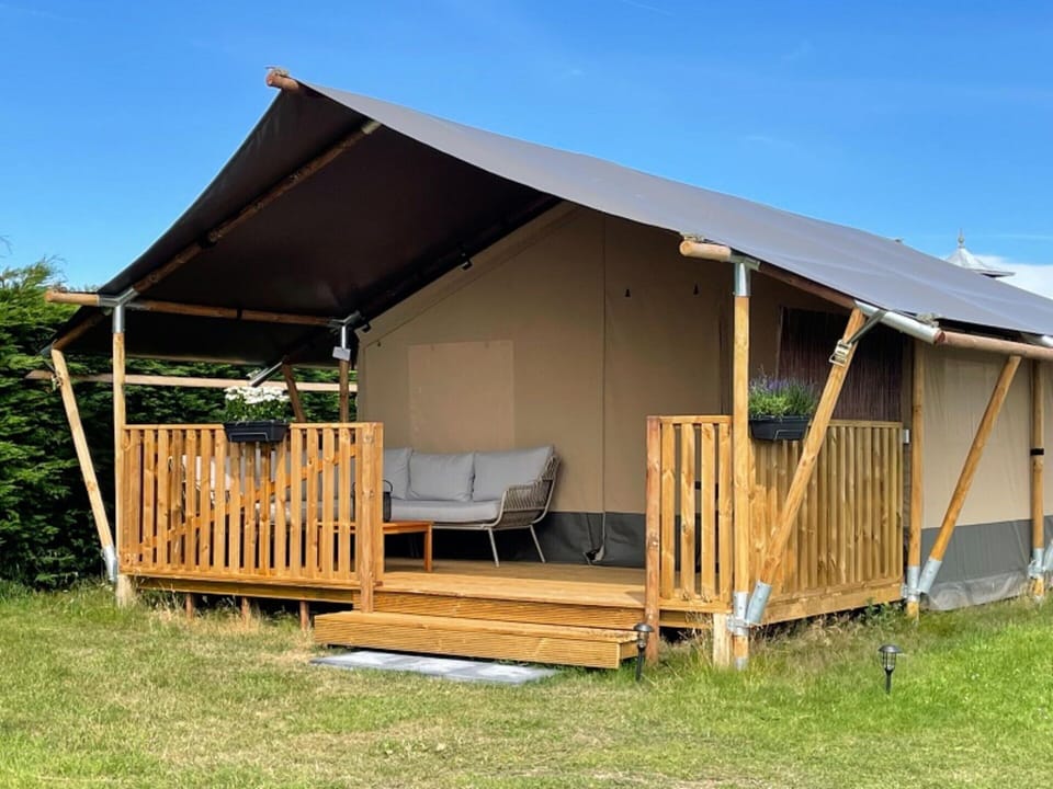 Tent | Exterior