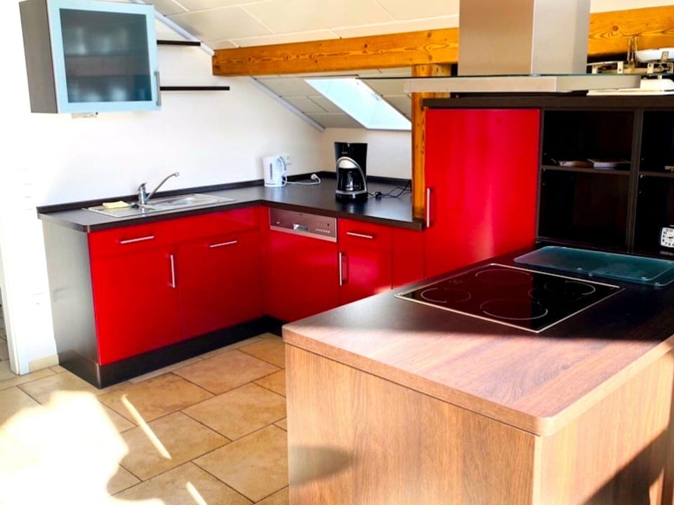 Apartment | Private kitchen | Electric kettle, toaster