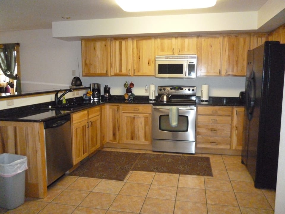 Family Townhome, Balcony, Lakeside | Private kitchen | Full-size fridge, microwave, stovetop, dishwasher