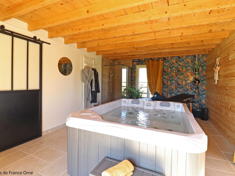 Indoor spa tub