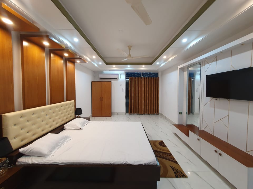 Premium Room | Free WiFi, bed sheets