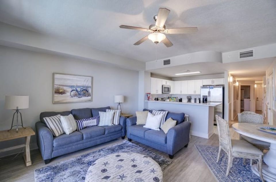 PLENTY OF ROOM TO RELAX AND ENJOY THE VIEWS!