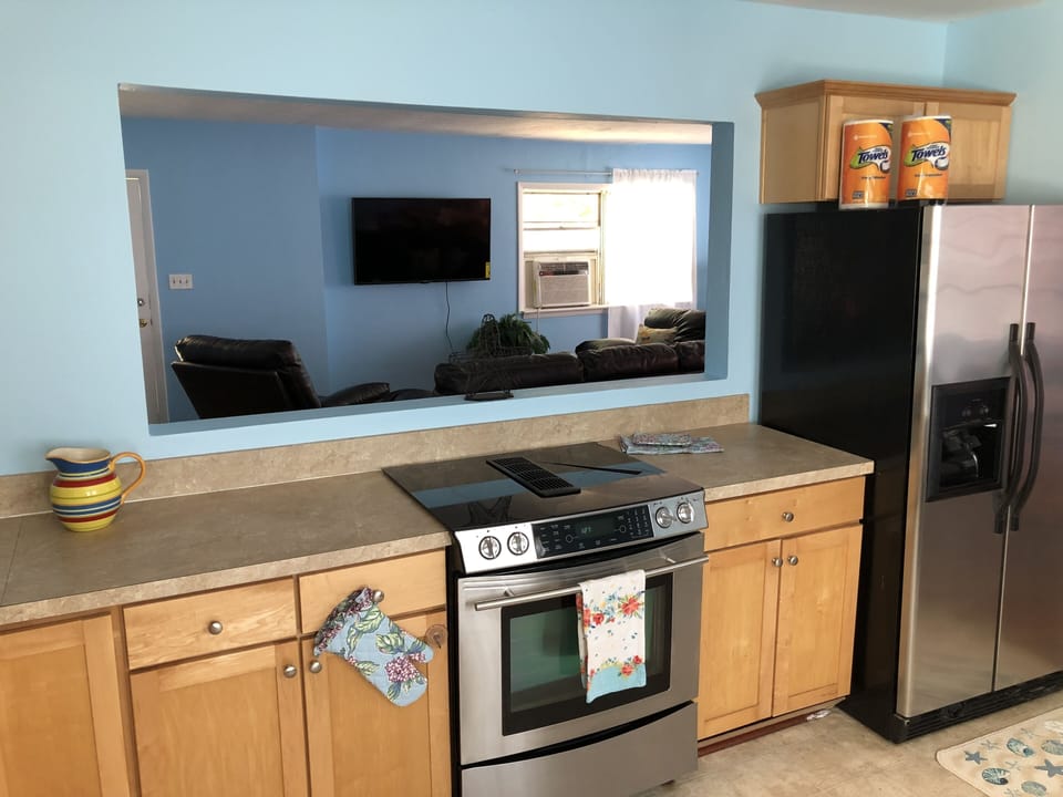 House, 4 Bedrooms | Private kitchen | Coffee/tea maker, fridge, oven, toaster