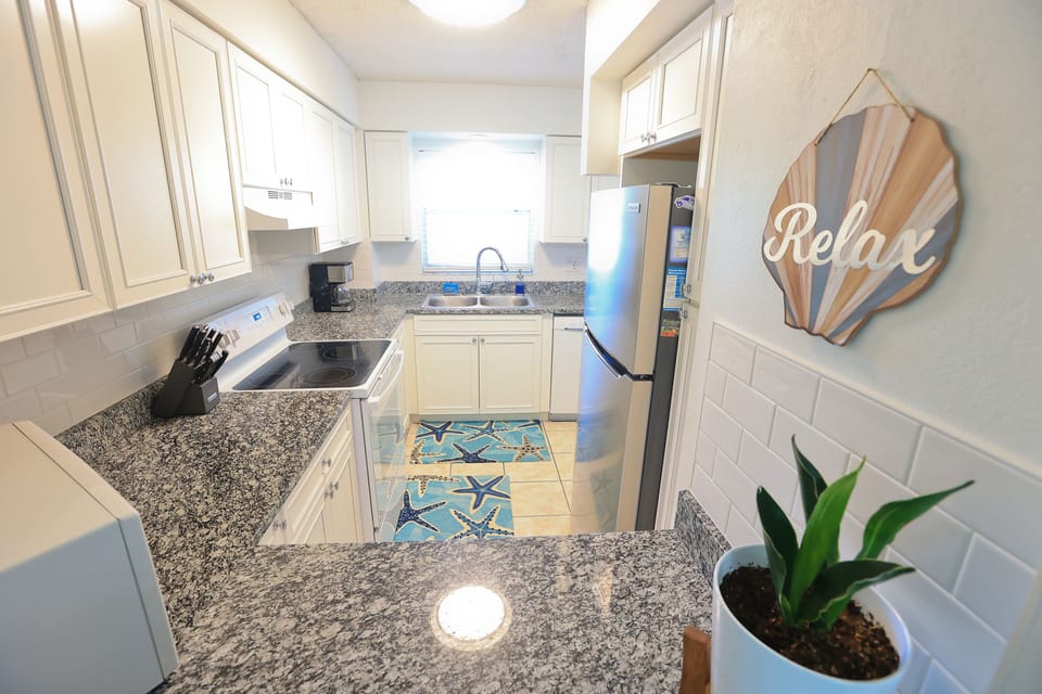 Deluxe Condo | Private kitchen | Full-size fridge, microwave, oven, stovetop