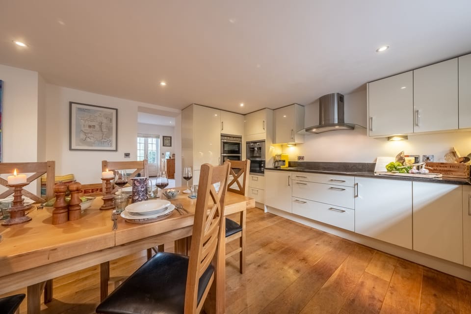 Bluebell Cottage, Little Walsingham: Dining area and kitchen