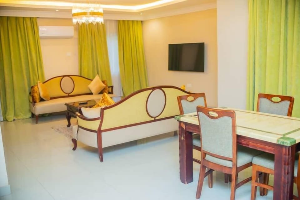 Family Suite | In-room dining
