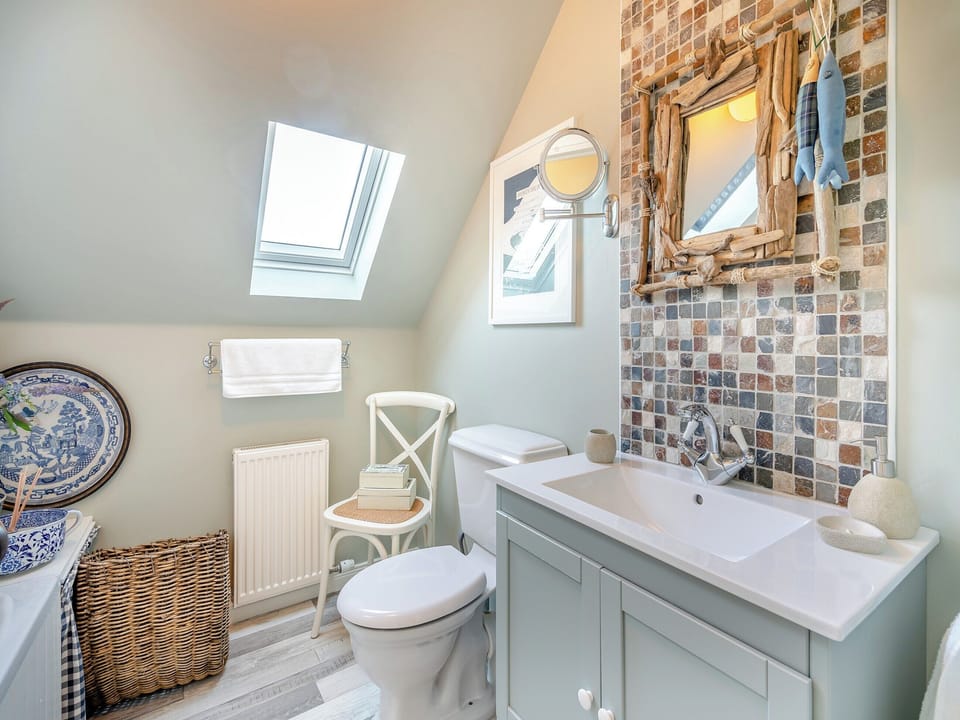 Bathroom | The Old Net Shed, Banff