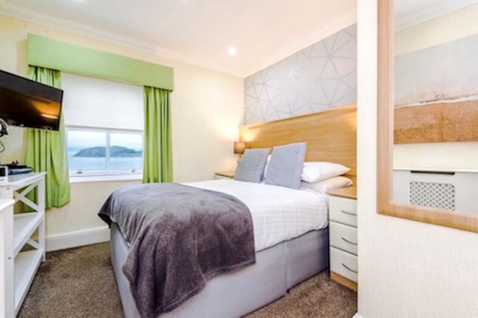 Junior Double Room, Sea View | Premium bedding, desk, laptop workspace, blackout drapes