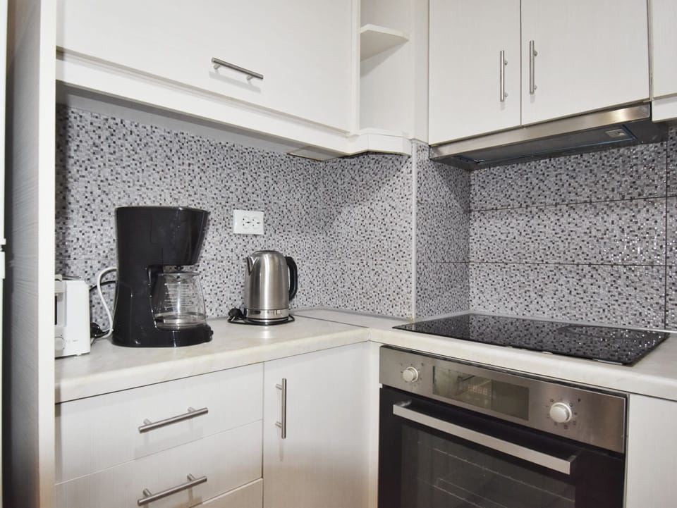 Apartment | Private kitchen | Fridge, oven, cookware/dishes/utensils