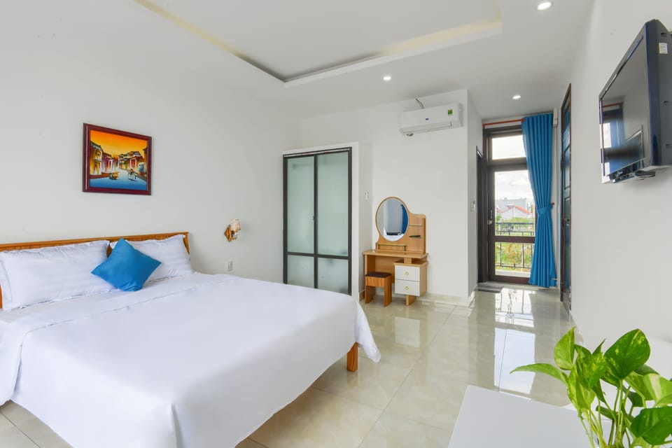 Premium bedding, down comforters, pillowtop beds, desk