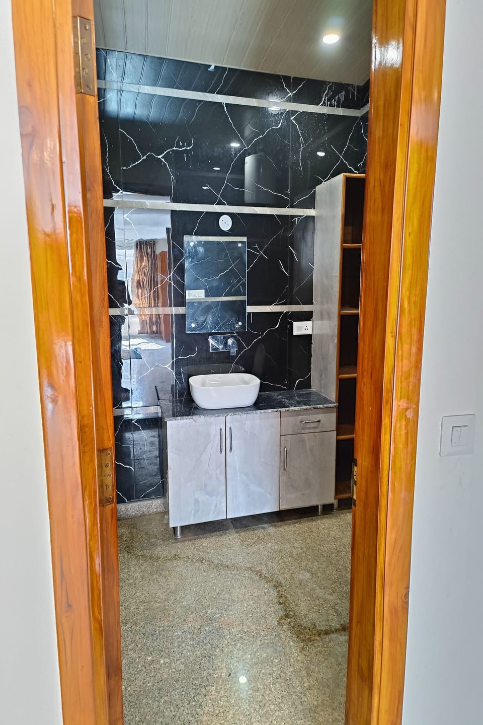 Suite | Bathroom | Shower, rainfall showerhead, free toiletries, towels