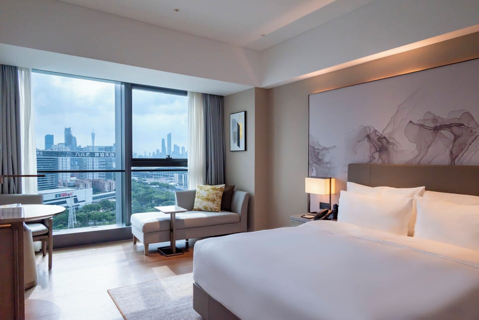 Business Room, 1 Queen Bed | Premium bedding, down comforters, memory foam beds, in-room safe