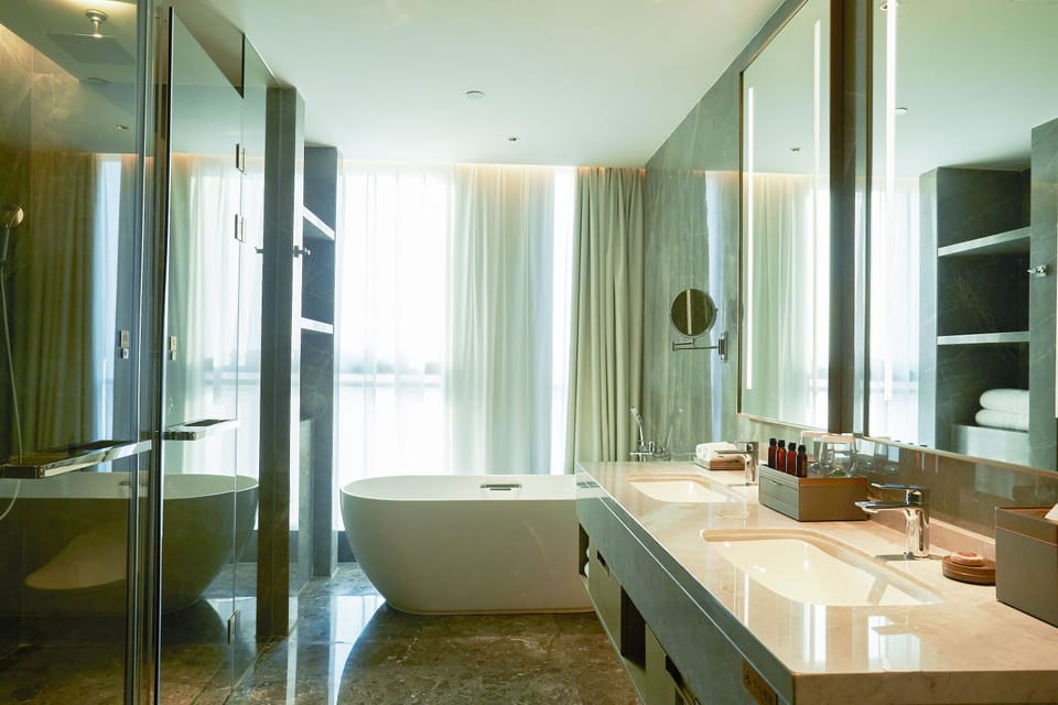270° River View King Size Bed Suite Room | Bathroom | Hair dryer, slippers, towels
