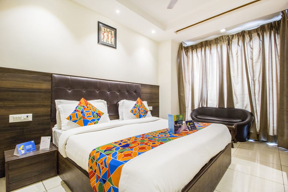 Egyptian cotton sheets, premium bedding, in-room safe, desk