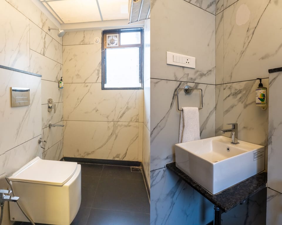Deluxe Double Room | In-room safe, desk, iron/ironing board, free WiFi