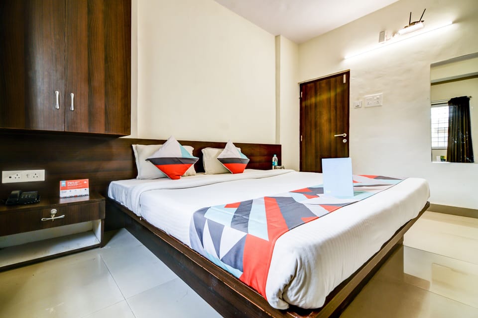 Deluxe Room | Egyptian cotton sheets, premium bedding, in-room safe, desk
