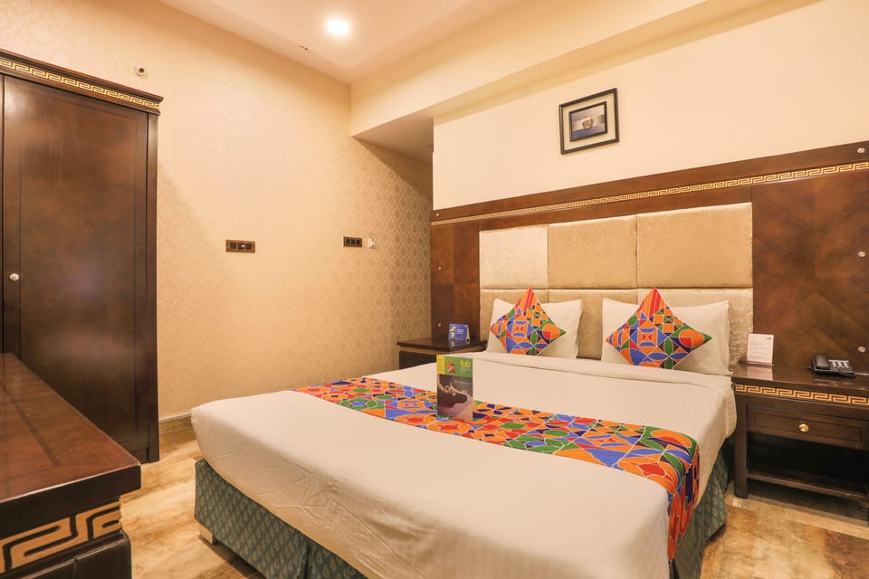 Deluxe Room | Egyptian cotton sheets, premium bedding, in-room safe, desk