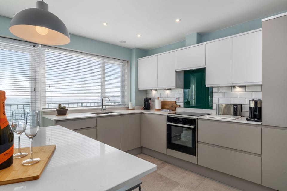 Dolphins Apartment - Spectacular Sea Views Apartment in Saundersfoot
