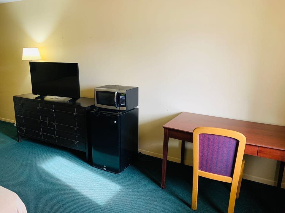 Standard Double Room | Desk, iron/ironing board, free WiFi, bed sheets