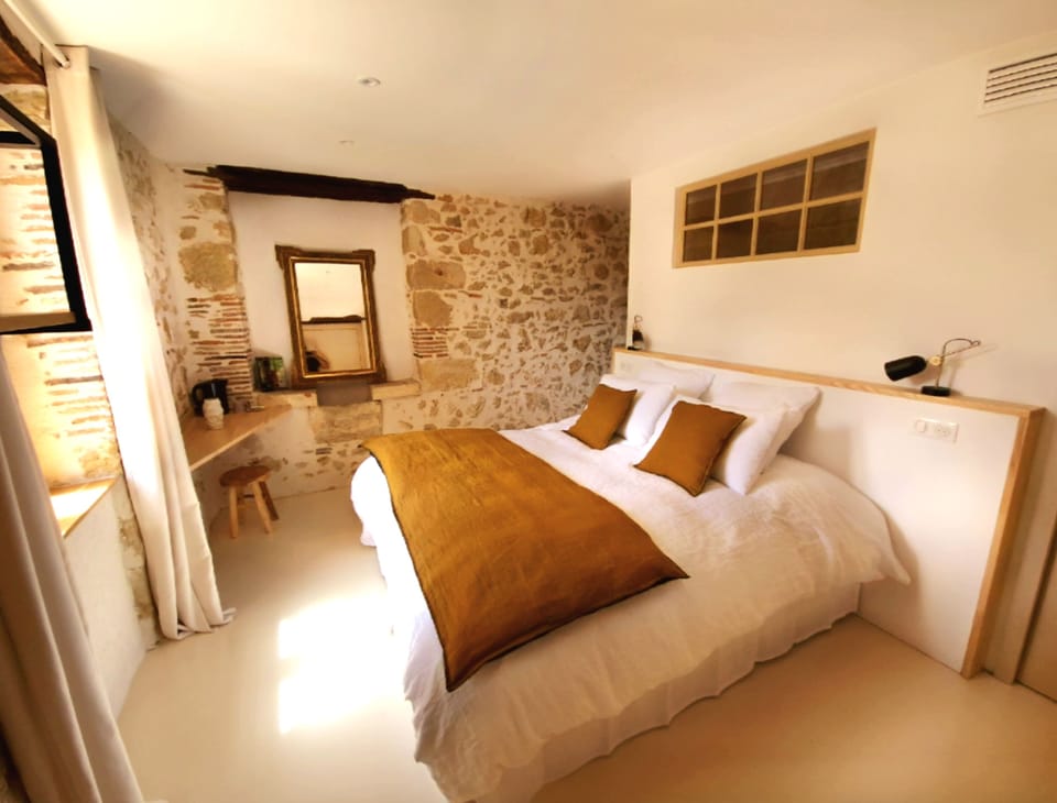 Standard Room | Individually decorated, individually furnished, desk, laptop workspace