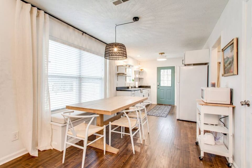Dining room that leads into the kitchen