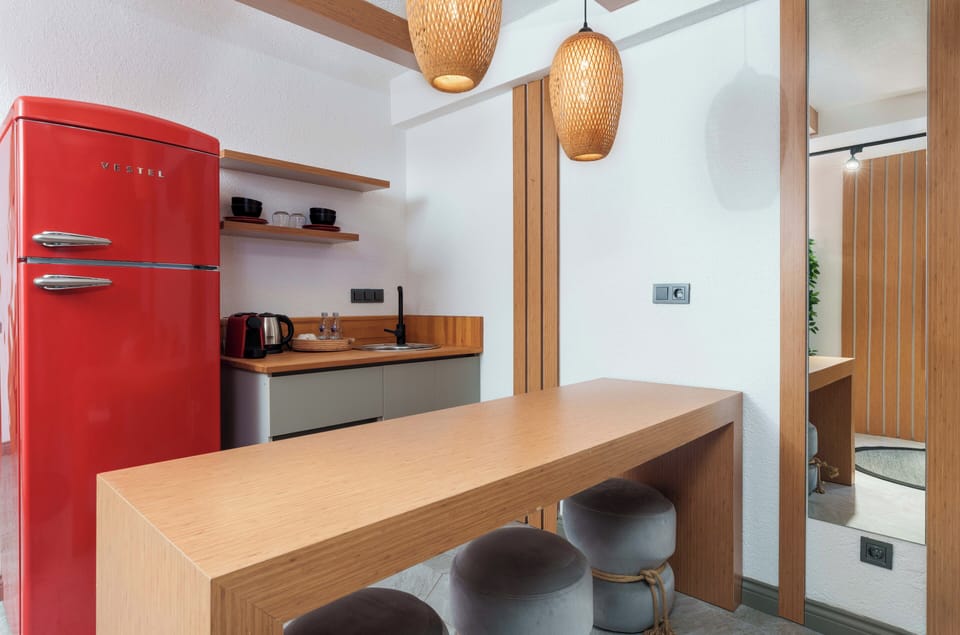 Comfort Suite, 1 Bedroom, Balcony, Partial Sea View | 1 bedroom, Egyptian cotton sheets, premium bedding, down comforters