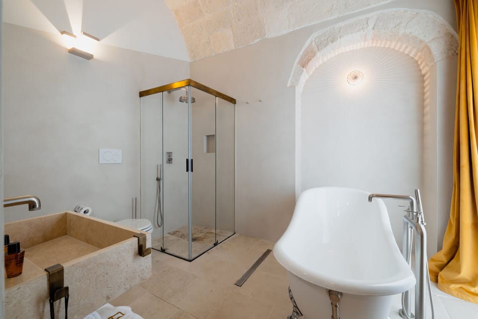 Junior Suite, City View | Bathroom | Designer toiletries, hair dryer, bathrobes, slippers