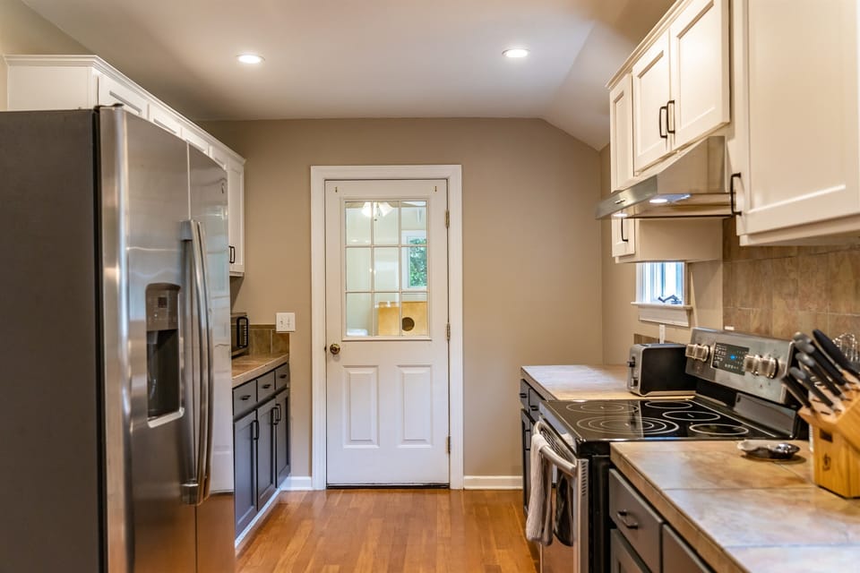 Full kitchen