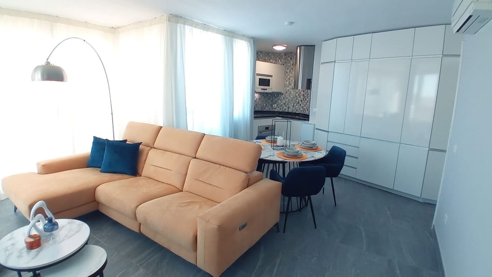 Kitchen and dining table for 4