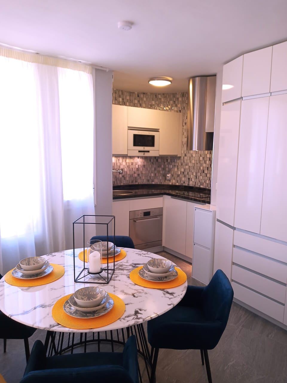 Kitchen and dining table for 4