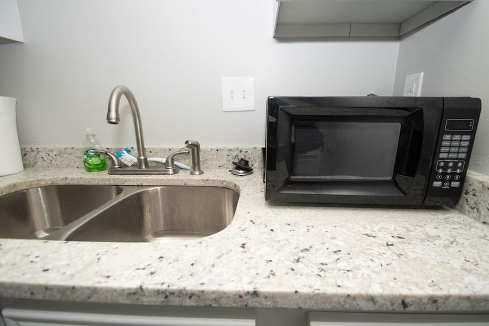 House | Private kitchen | Fridge, microwave, oven, stovetop